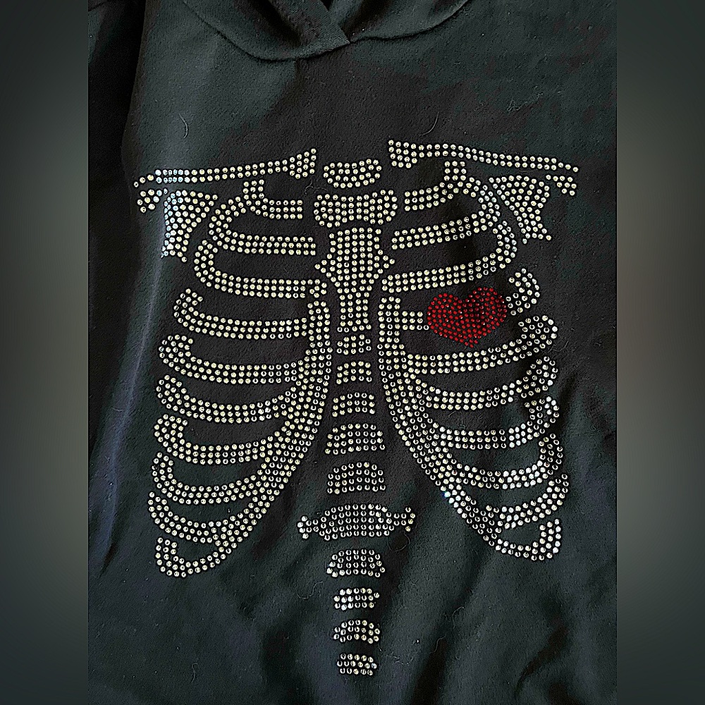 SHEIN KIDS 11-12 YOUTH BRAND NEW SKELLITON STONE HOODIE WITH NO STONES MISSING!!